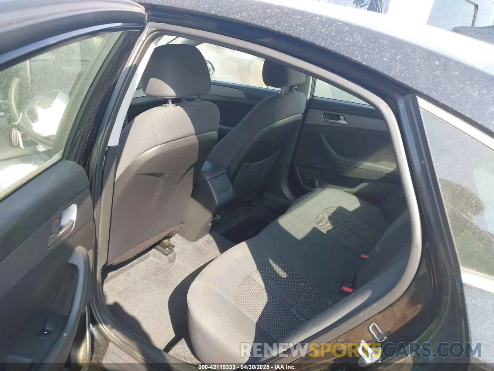 8 Photograph of a damaged car 5NPE24AFXKH819257 HYUNDAI SONATA 2019