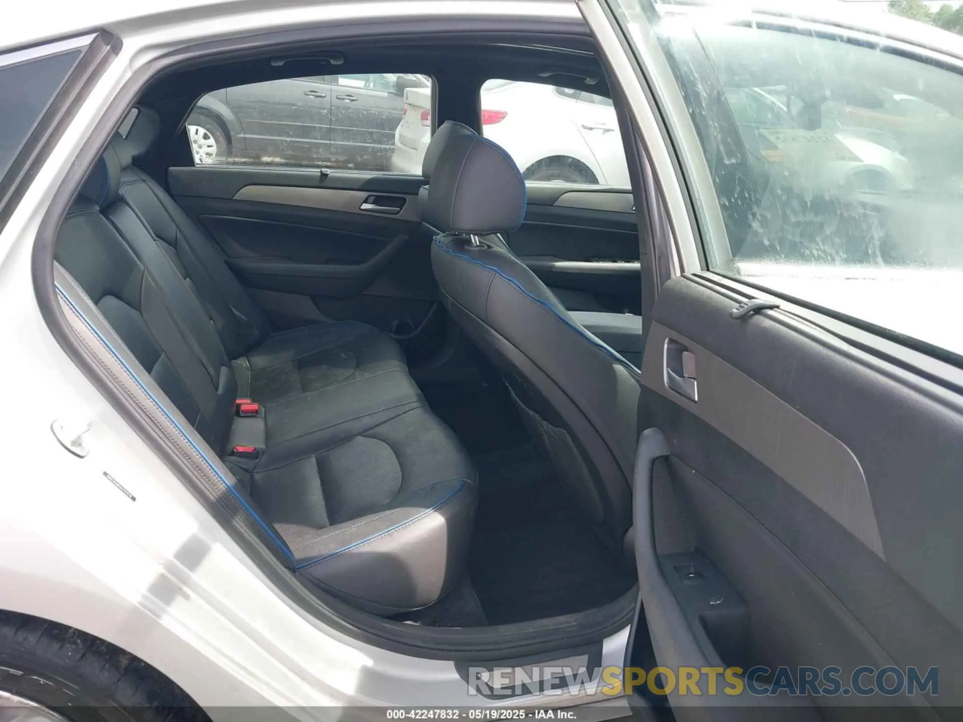 8 Photograph of a damaged car 5NPE34AB1KH757578 HYUNDAI SONATA 2019