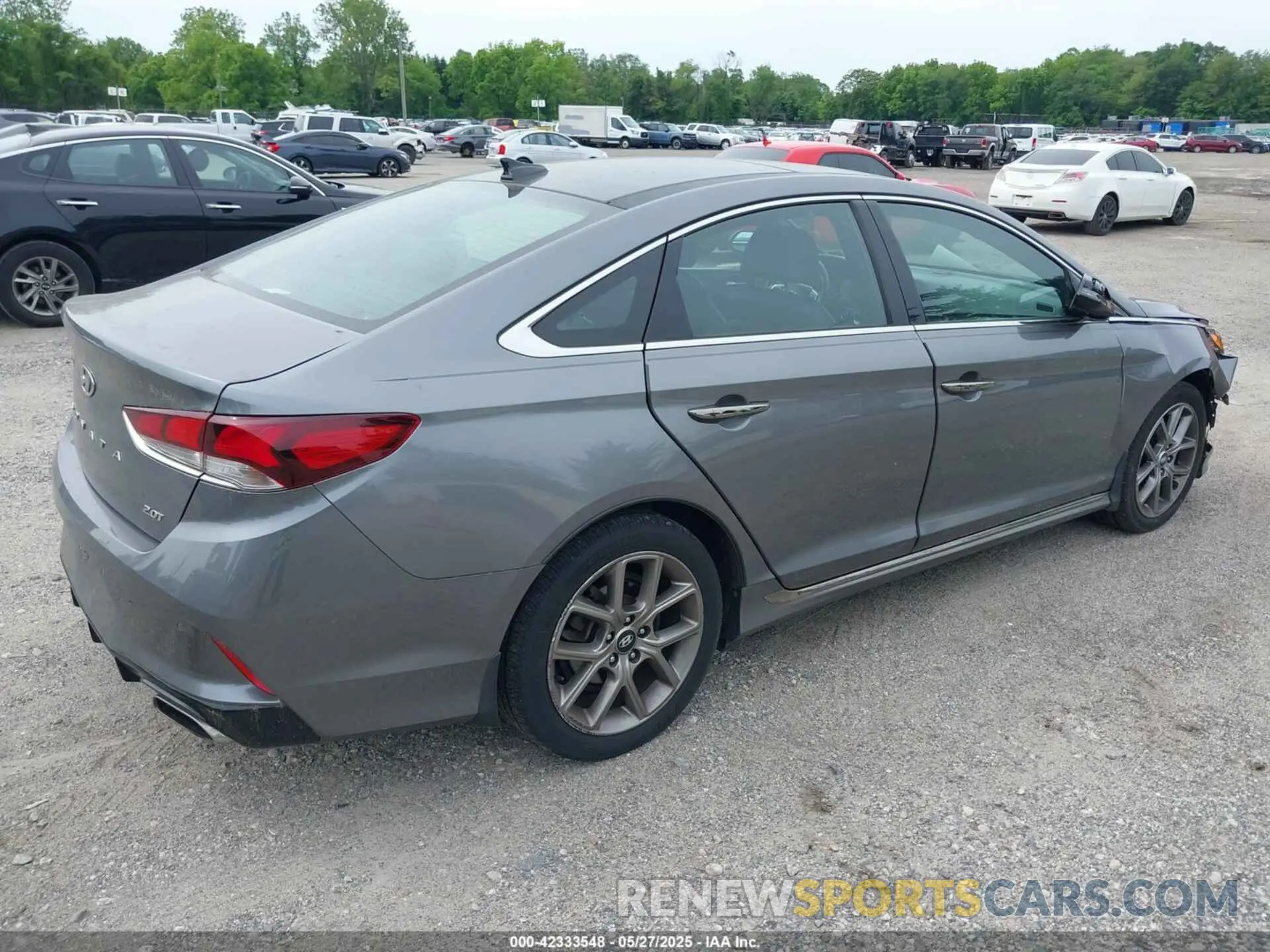 4 Photograph of a damaged car 5NPE34AB4KH729225 HYUNDAI SONATA 2019