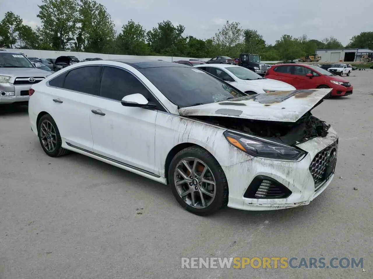 4 Photograph of a damaged car 5NPE34AB6KH780774 HYUNDAI SONATA 2019