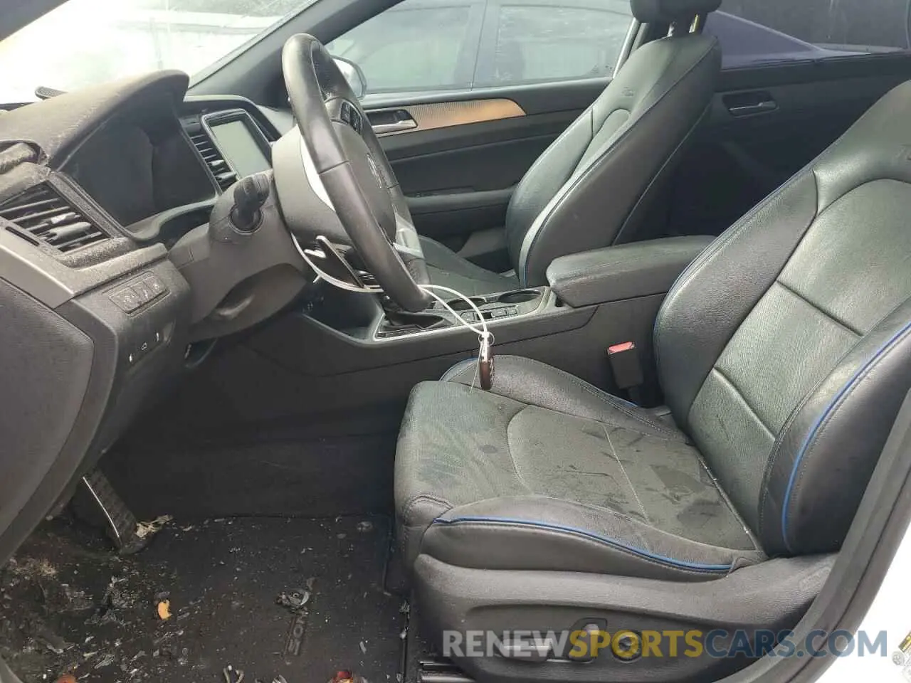 7 Photograph of a damaged car 5NPE34AB6KH780774 HYUNDAI SONATA 2019