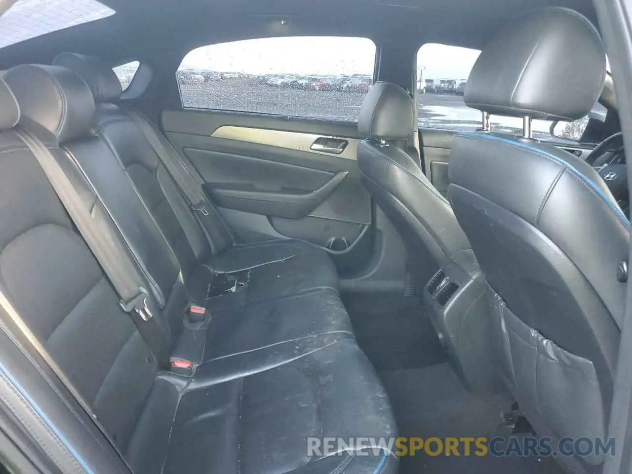 10 Photograph of a damaged car 5NPE34AB7KH754202 HYUNDAI SONATA 2019