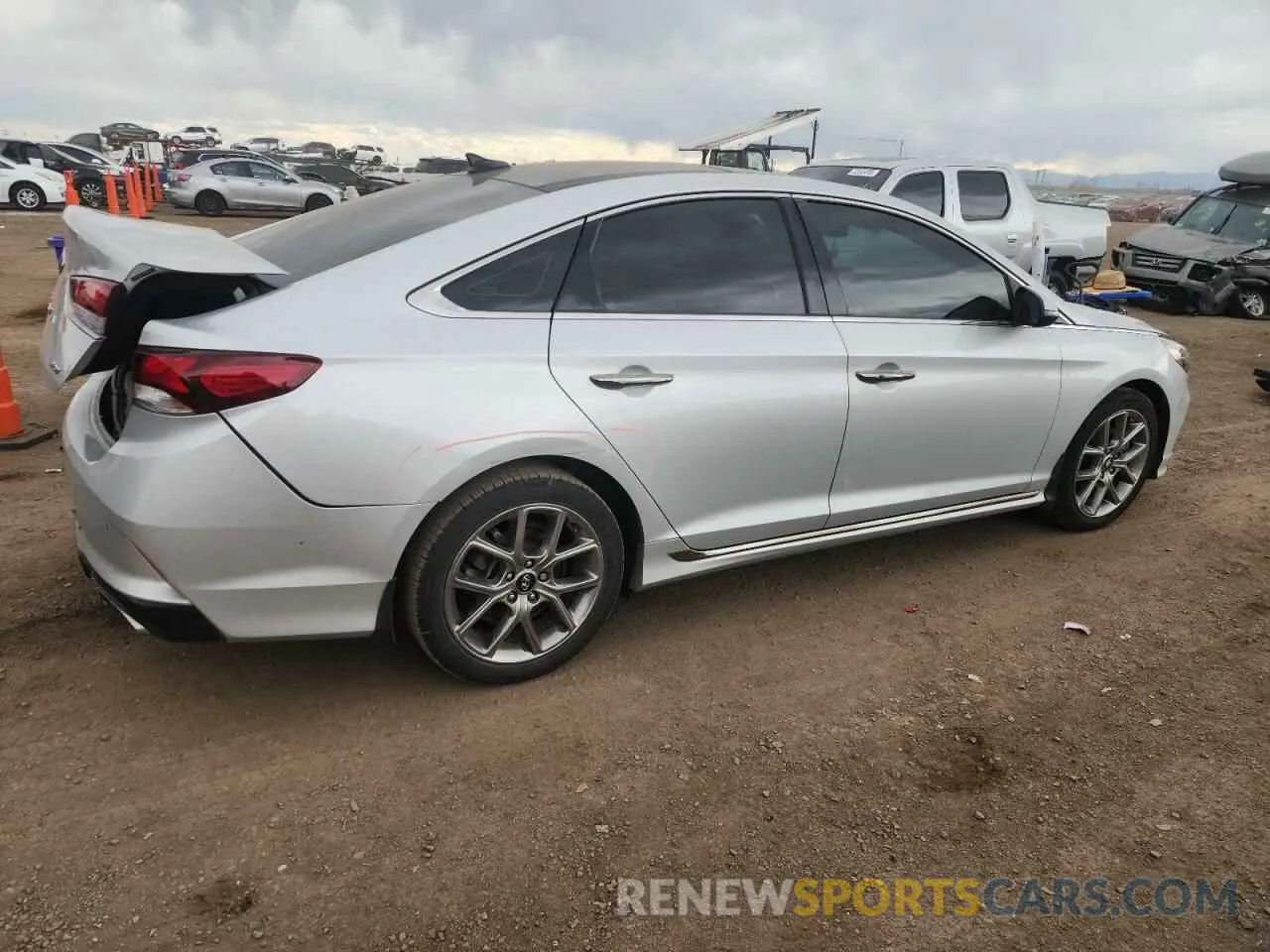 3 Photograph of a damaged car 5NPE34AB8KH799584 HYUNDAI SONATA 2019