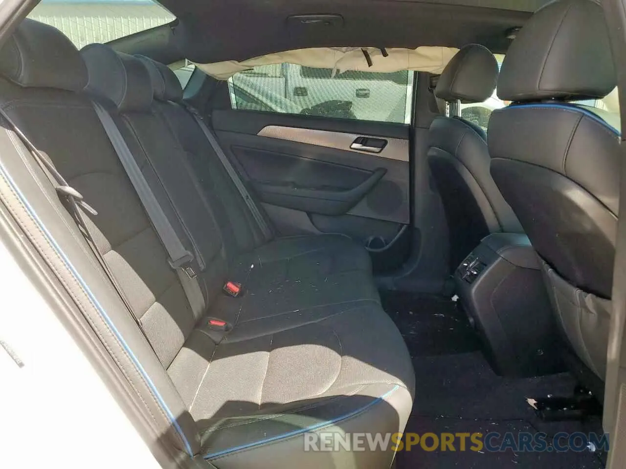 10 Photograph of a damaged car 5NPE34AB9KH746165 HYUNDAI SONATA 2019