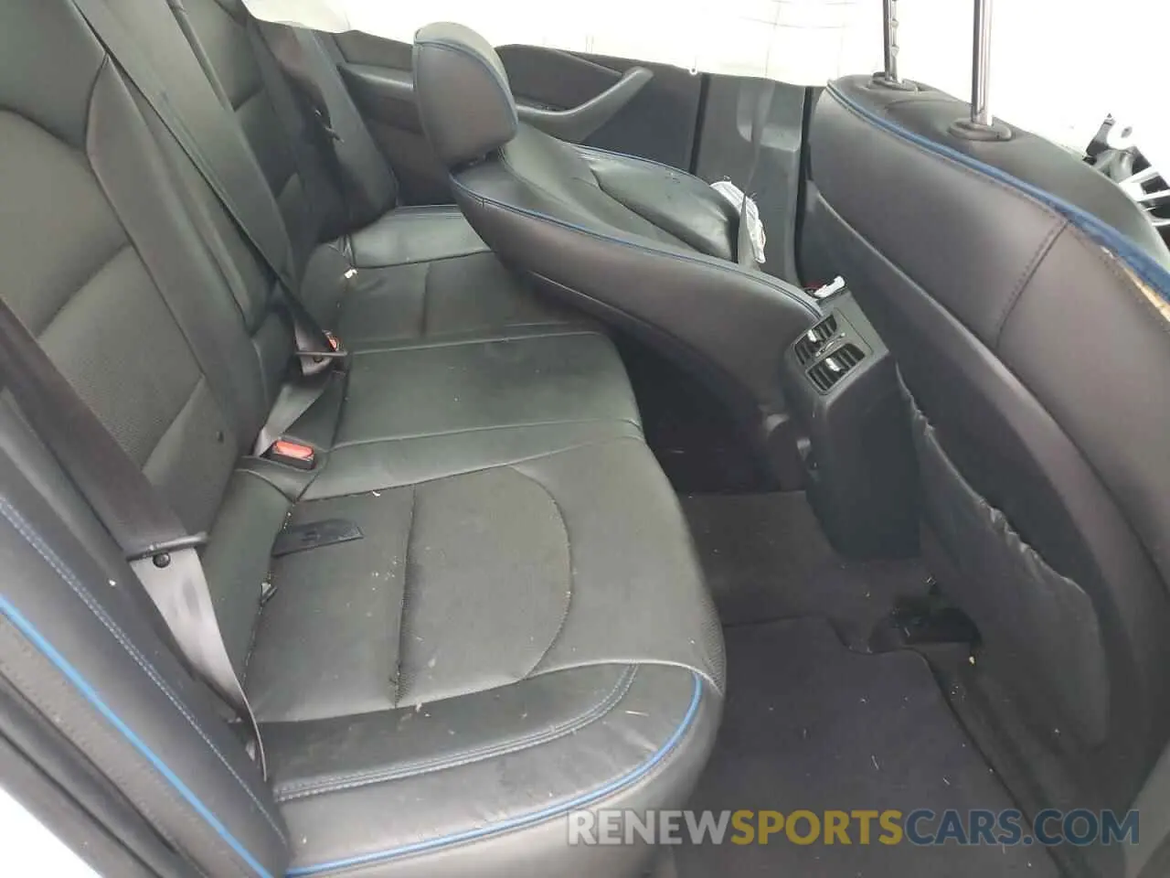 10 Photograph of a damaged car 5NPE34ABXKH795052 HYUNDAI SONATA 2019