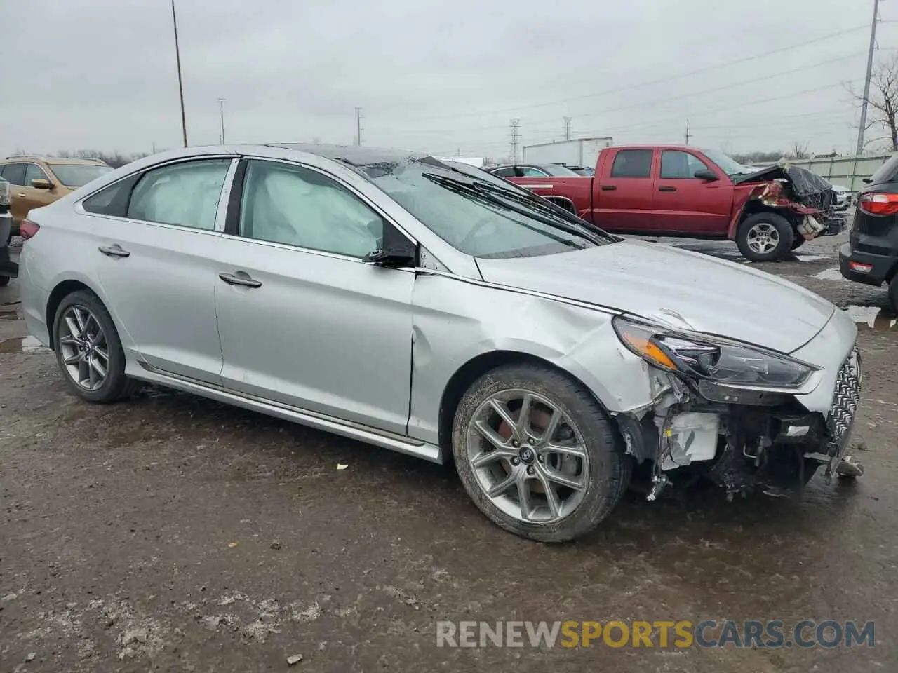 4 Photograph of a damaged car 5NPE34ABXKH795052 HYUNDAI SONATA 2019