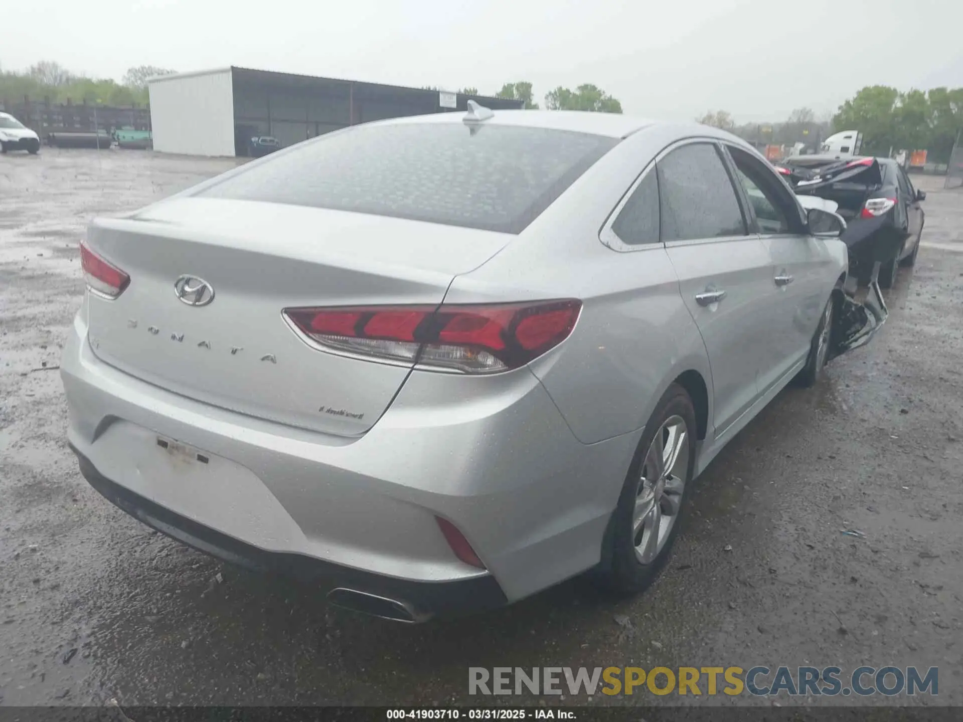 4 Photograph of a damaged car 5NPE34AF0KH729533 HYUNDAI SONATA 2019