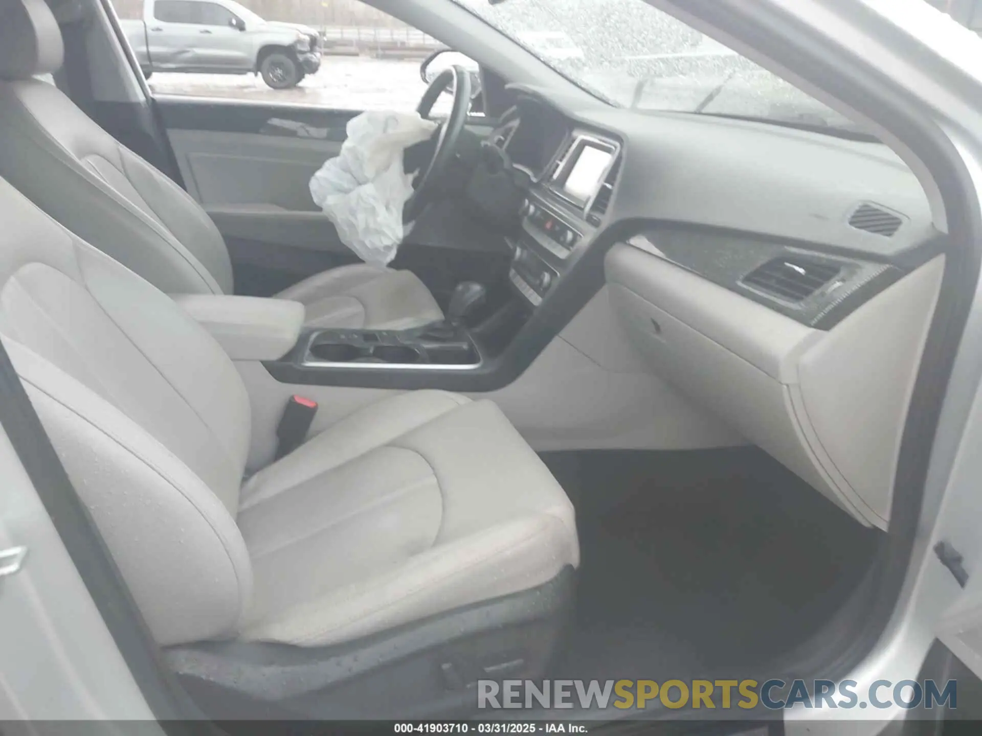 5 Photograph of a damaged car 5NPE34AF0KH729533 HYUNDAI SONATA 2019