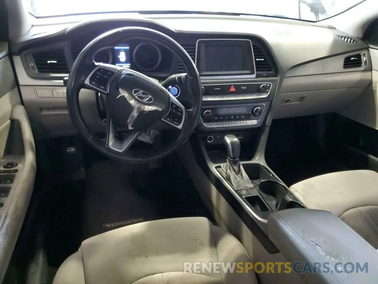 8 Photograph of a damaged car 5NPE34AF0KH731511 HYUNDAI SONATA 2019