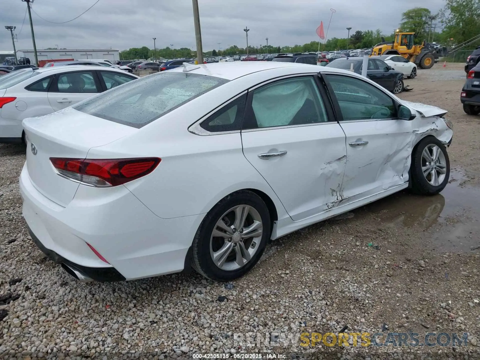 4 Photograph of a damaged car 5NPE34AF0KH734540 HYUNDAI SONATA 2019
