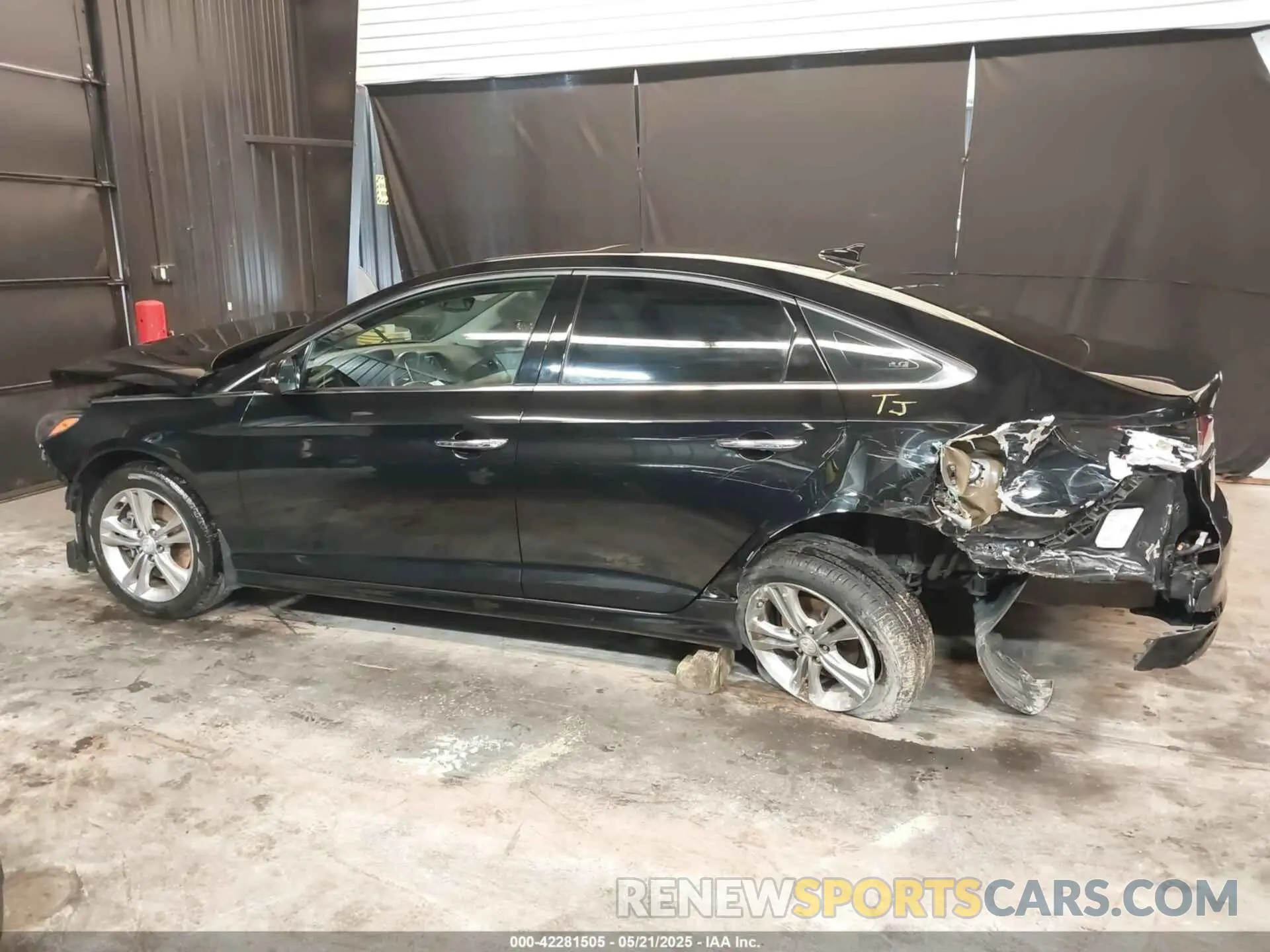 15 Photograph of a damaged car 5NPE34AF0KH739771 HYUNDAI SONATA 2019
