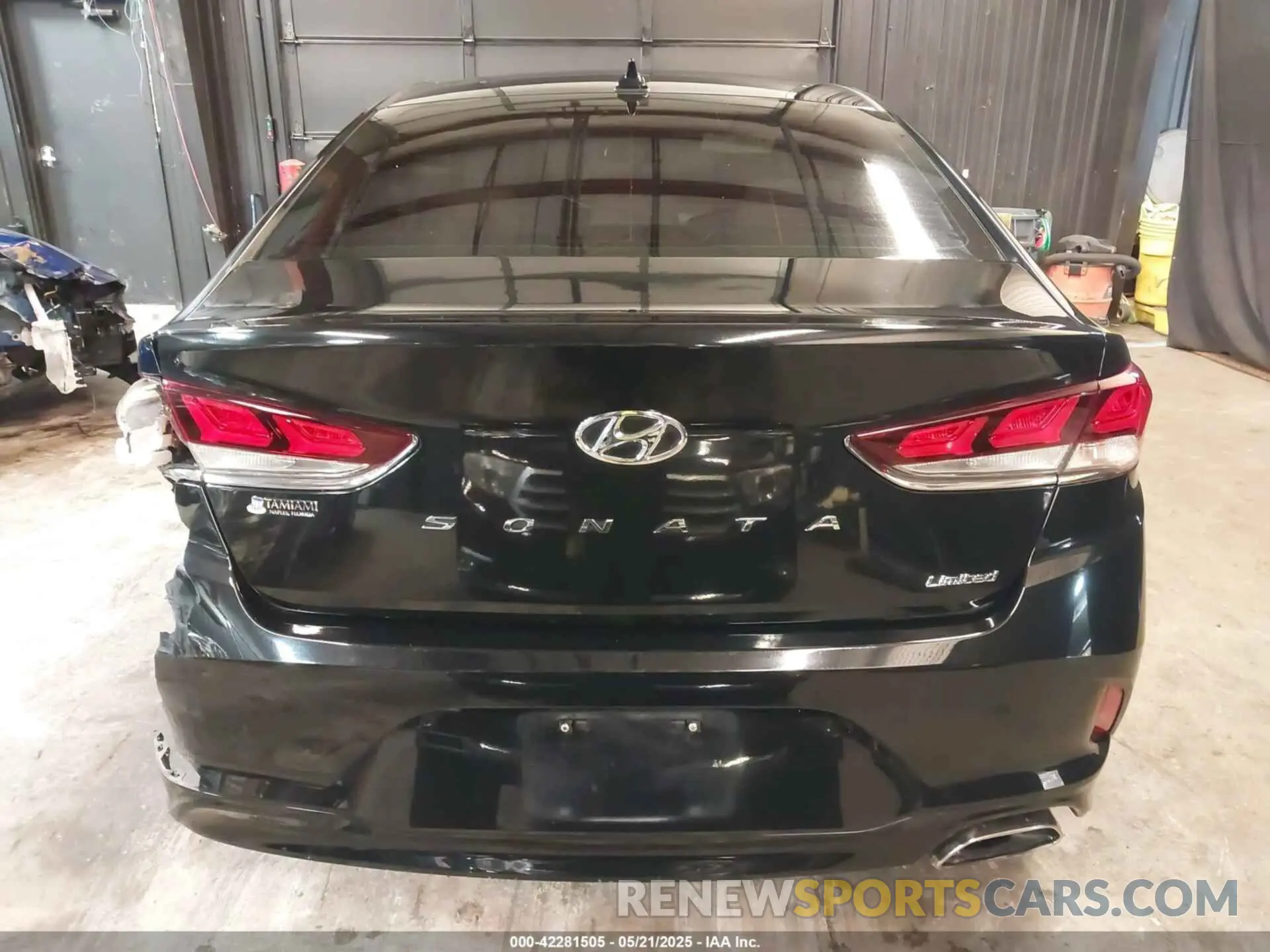 17 Photograph of a damaged car 5NPE34AF0KH739771 HYUNDAI SONATA 2019