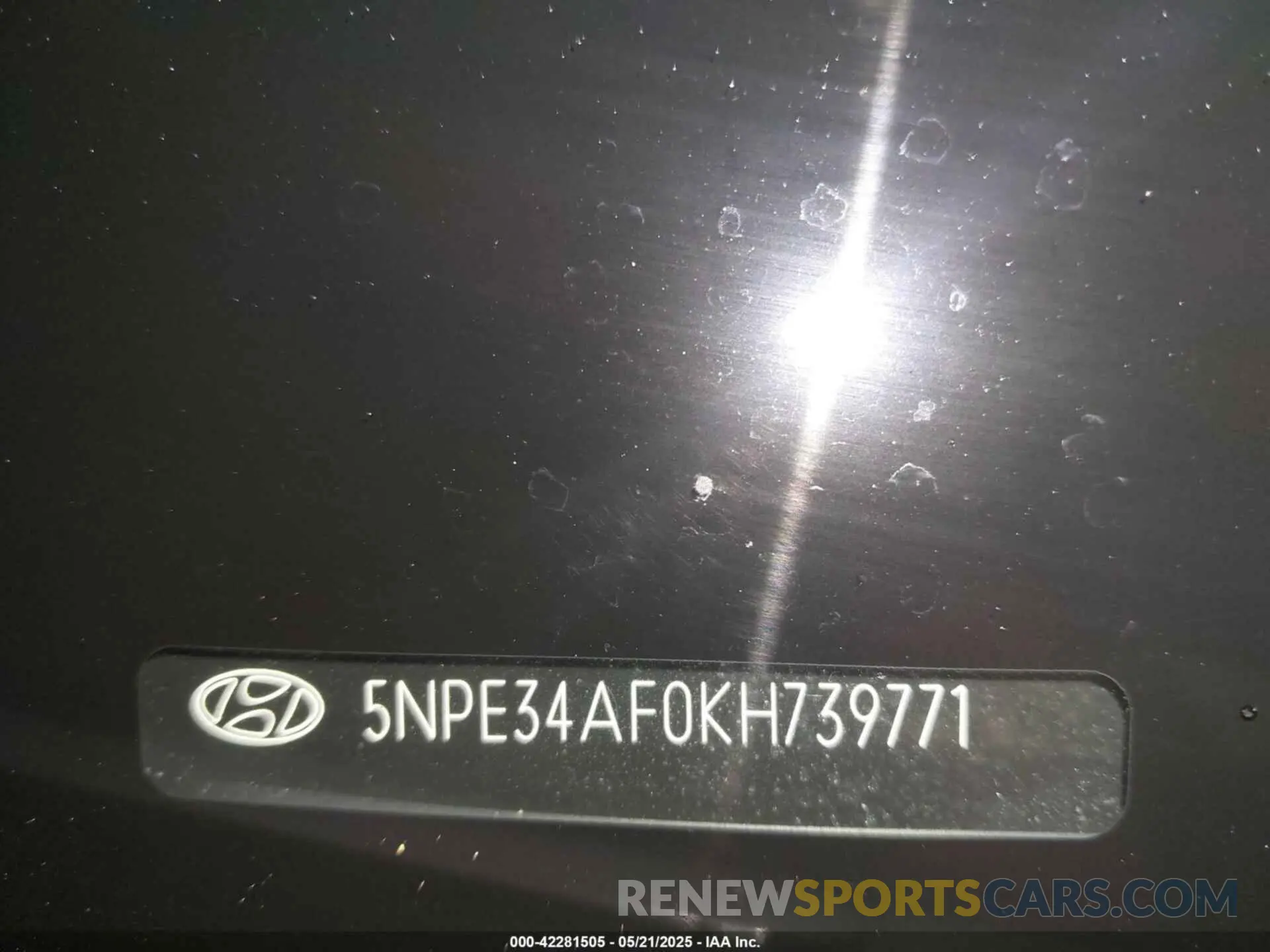 18 Photograph of a damaged car 5NPE34AF0KH739771 HYUNDAI SONATA 2019