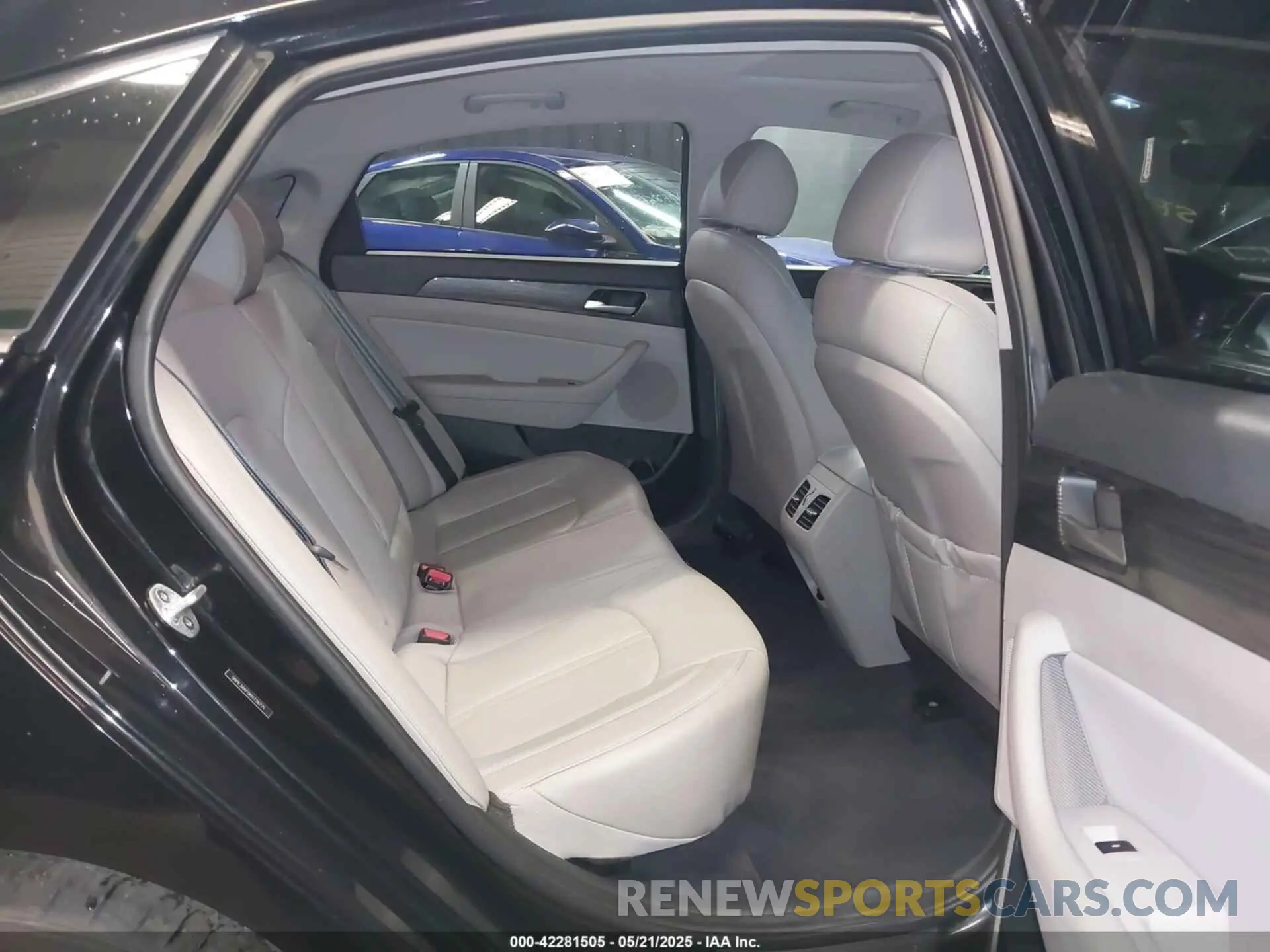8 Photograph of a damaged car 5NPE34AF0KH739771 HYUNDAI SONATA 2019