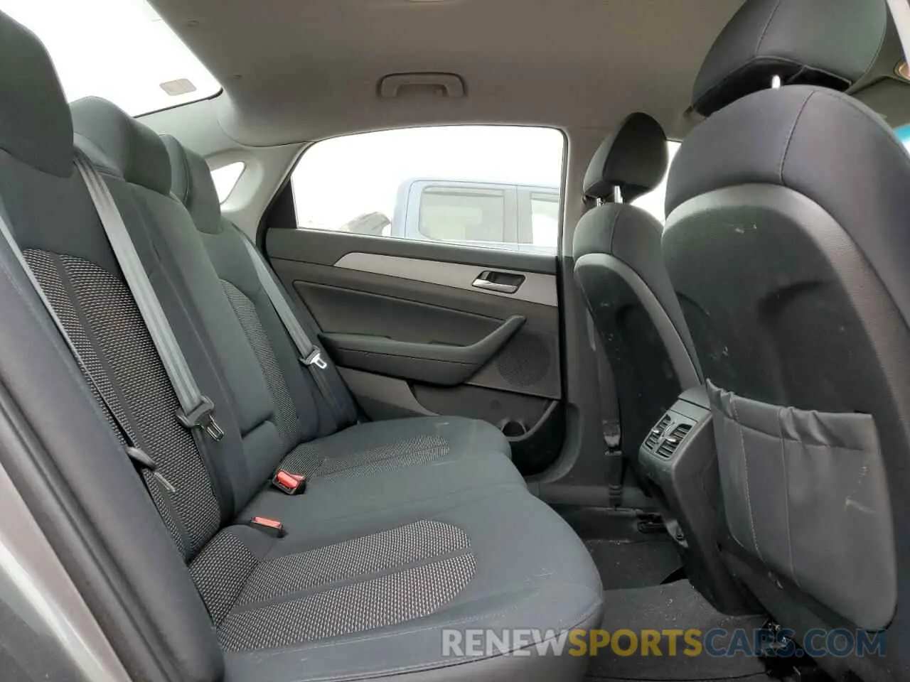 10 Photograph of a damaged car 5NPE34AF0KH749412 HYUNDAI SONATA 2019