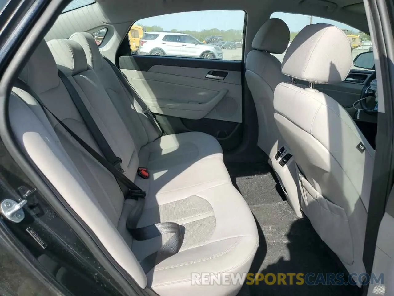 10 Photograph of a damaged car 5NPE34AF0KH761222 HYUNDAI SONATA 2019