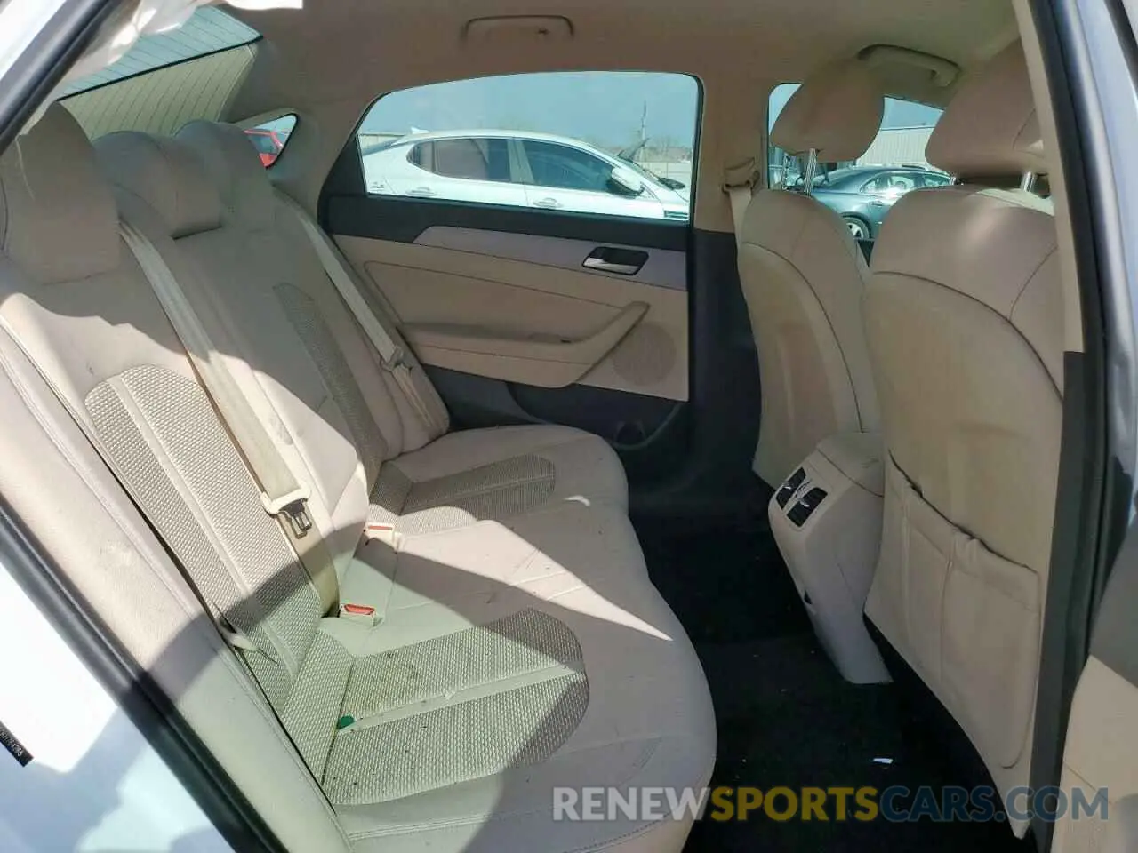 10 Photograph of a damaged car 5NPE34AF0KH764265 HYUNDAI SONATA 2019