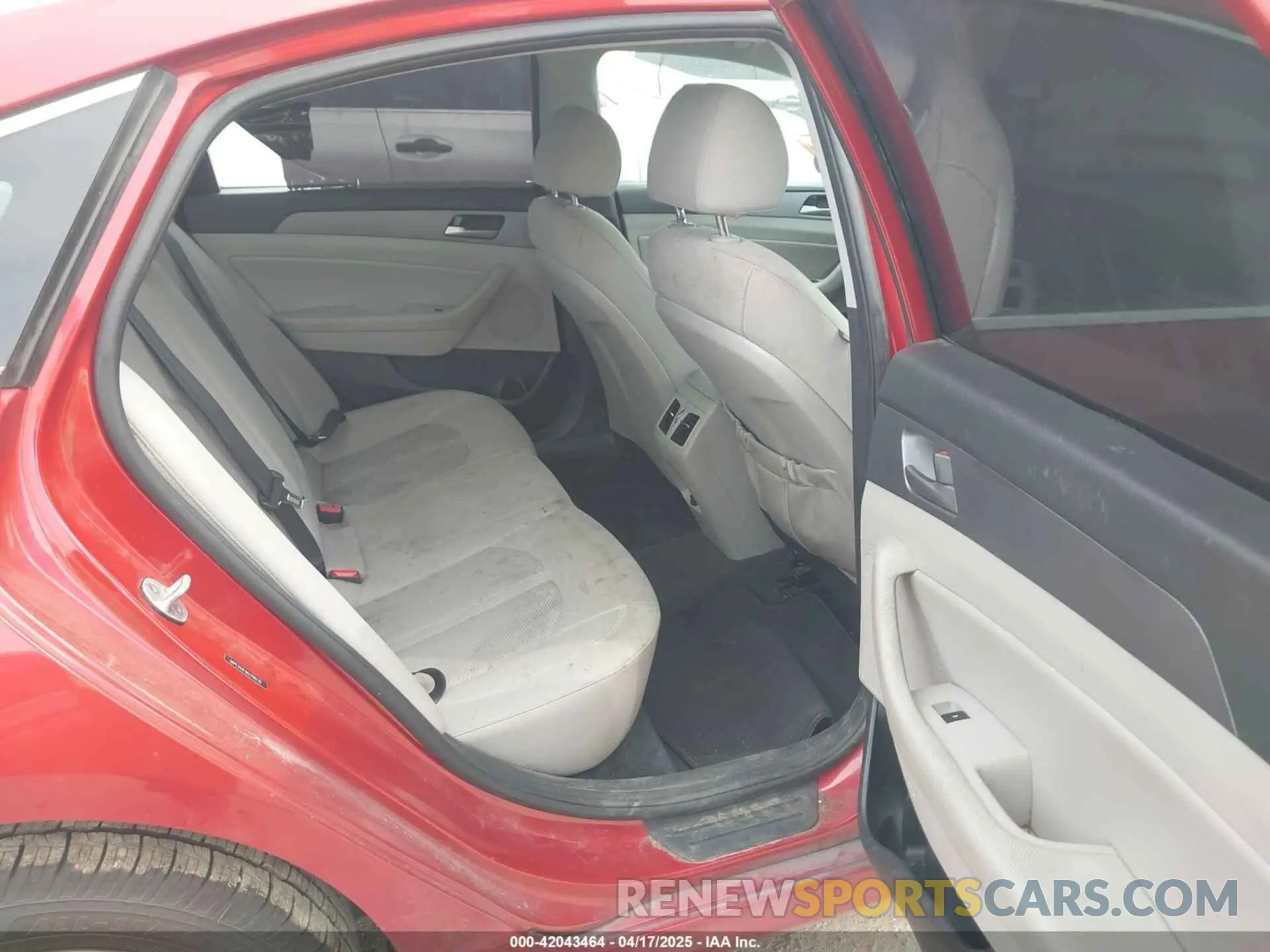 8 Photograph of a damaged car 5NPE34AF0KH766176 HYUNDAI SONATA 2019