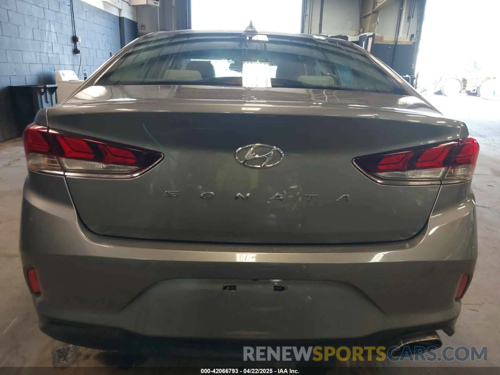 16 Photograph of a damaged car 5NPE34AF0KH774309 HYUNDAI SONATA 2019
