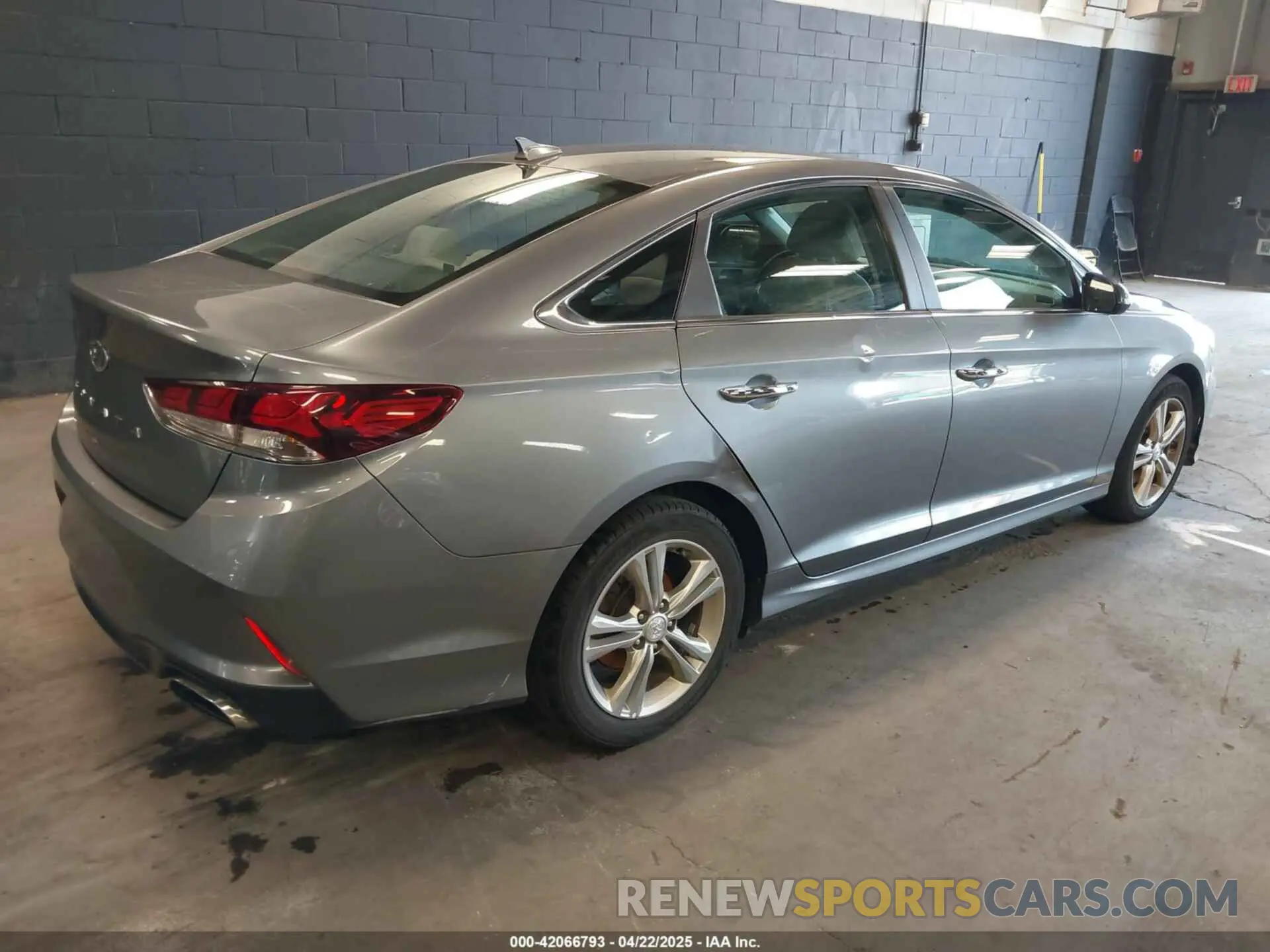 4 Photograph of a damaged car 5NPE34AF0KH774309 HYUNDAI SONATA 2019