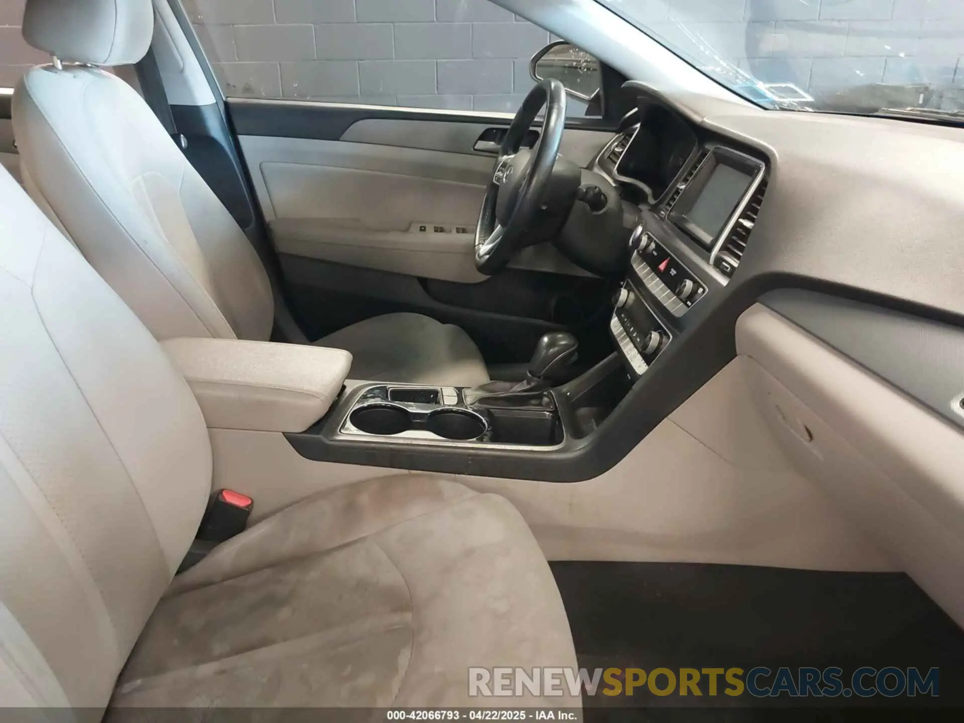 5 Photograph of a damaged car 5NPE34AF0KH774309 HYUNDAI SONATA 2019