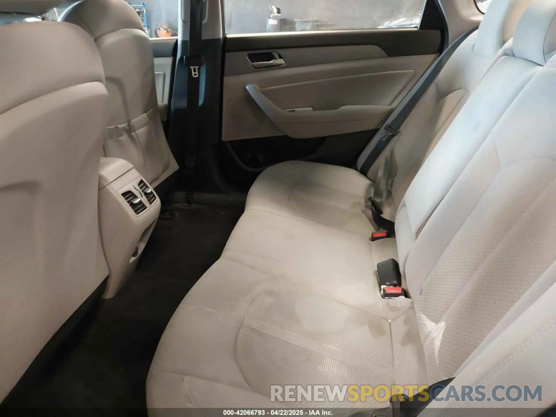 8 Photograph of a damaged car 5NPE34AF0KH774309 HYUNDAI SONATA 2019
