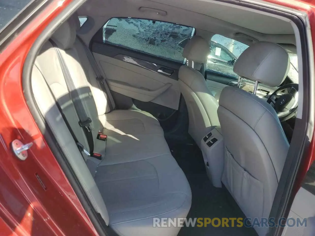 10 Photograph of a damaged car 5NPE34AF0KH776304 HYUNDAI SONATA 2019