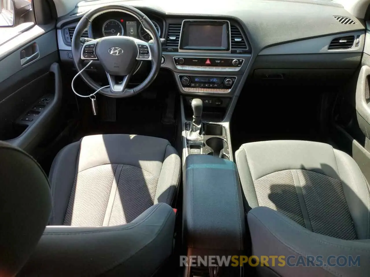 8 Photograph of a damaged car 5NPE34AF0KH781437 HYUNDAI SONATA 2019