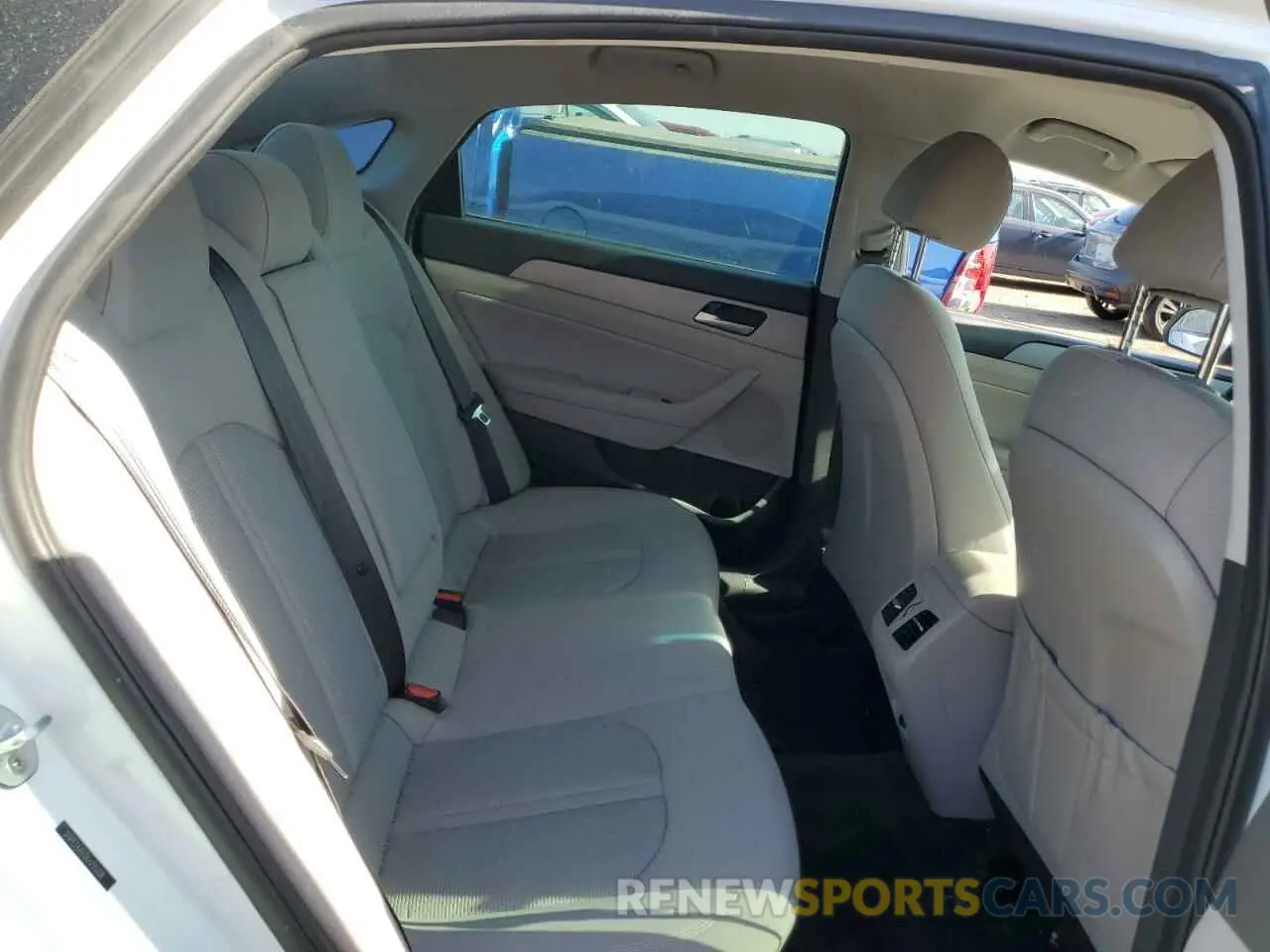 10 Photograph of a damaged car 5NPE34AF0KH795208 HYUNDAI SONATA 2019