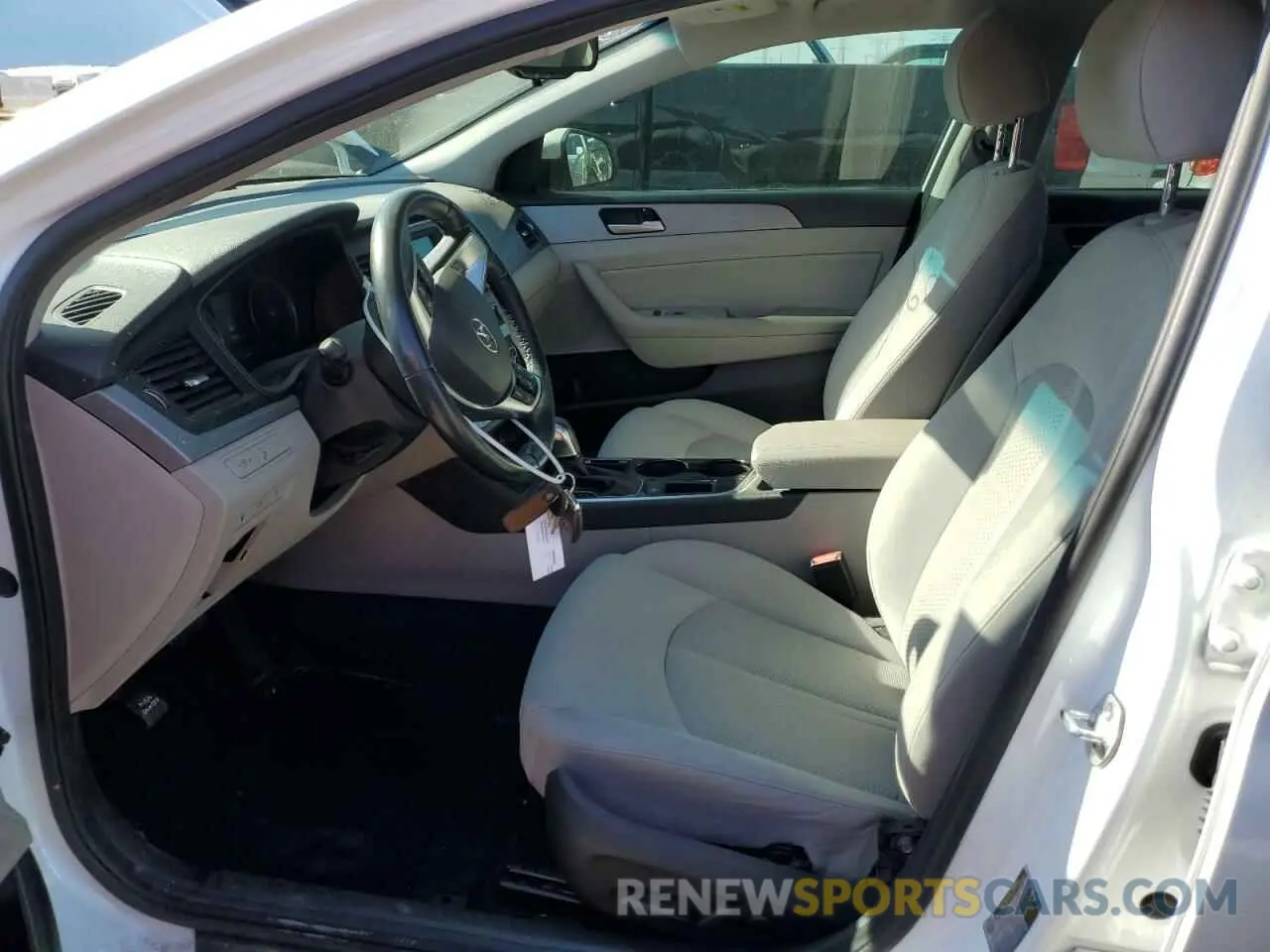 7 Photograph of a damaged car 5NPE34AF0KH795208 HYUNDAI SONATA 2019