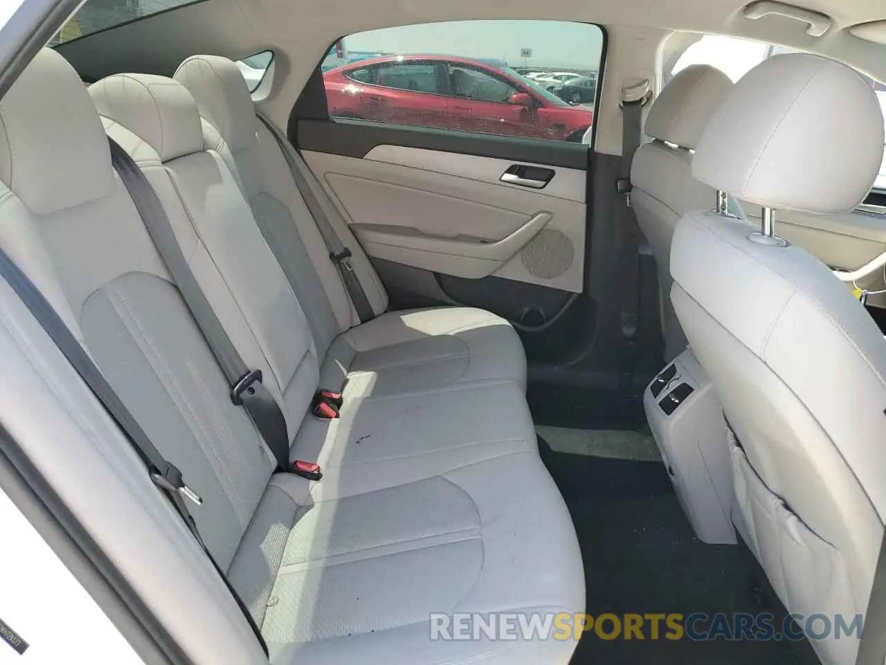 10 Photograph of a damaged car 5NPE34AF1KH729377 HYUNDAI SONATA 2019
