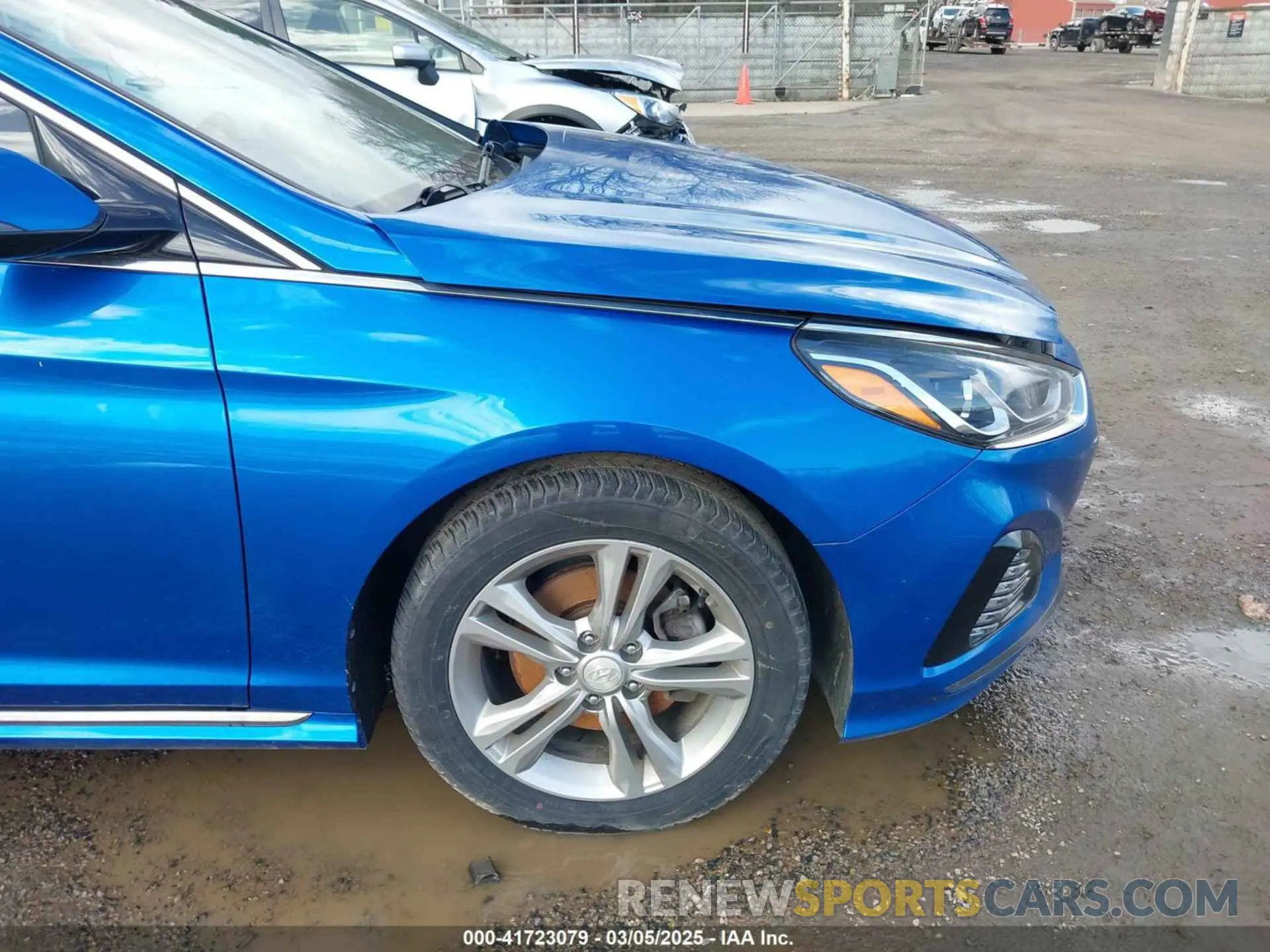 17 Photograph of a damaged car 5NPE34AF1KH736264 HYUNDAI SONATA 2019