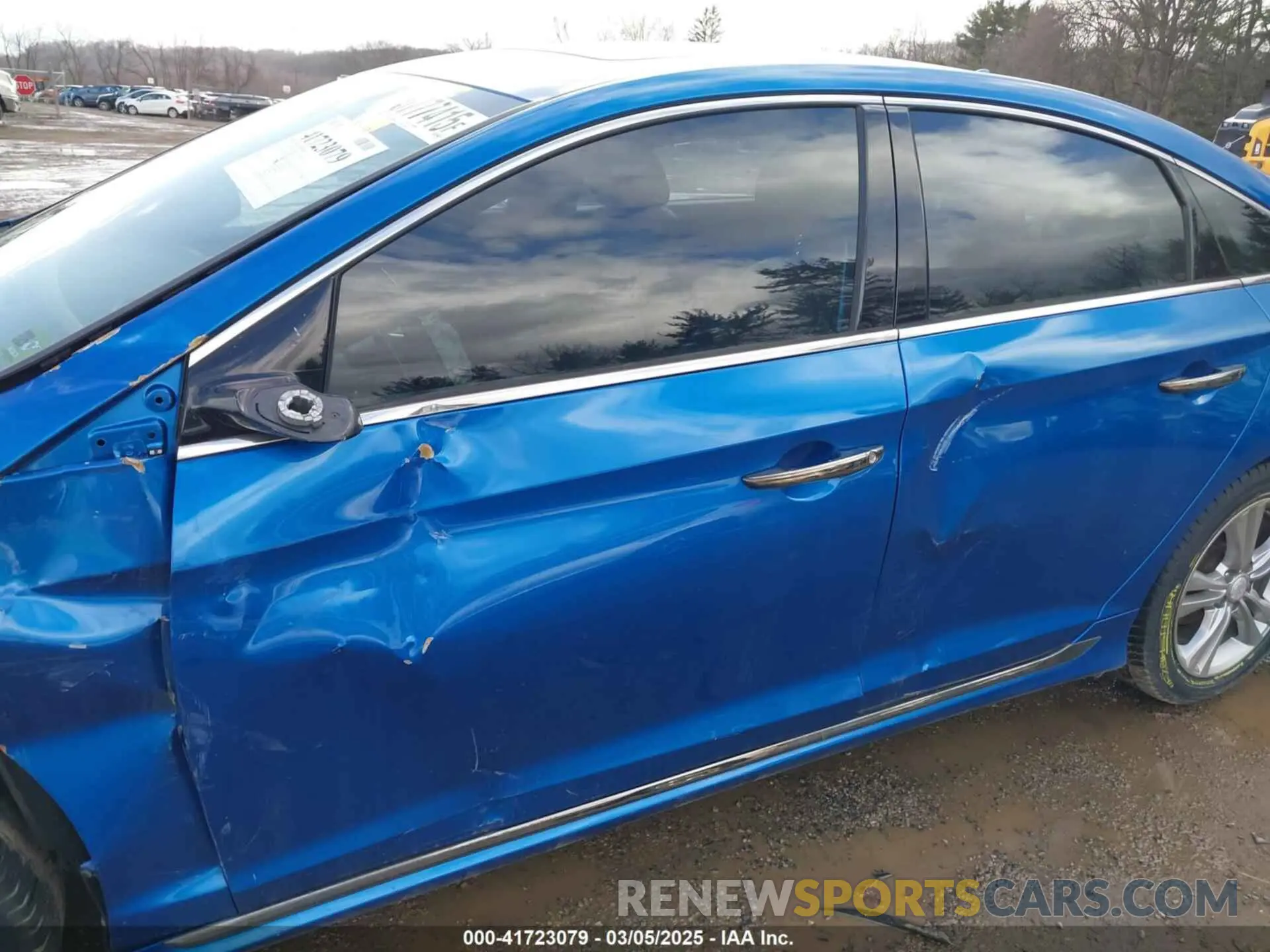 18 Photograph of a damaged car 5NPE34AF1KH736264 HYUNDAI SONATA 2019