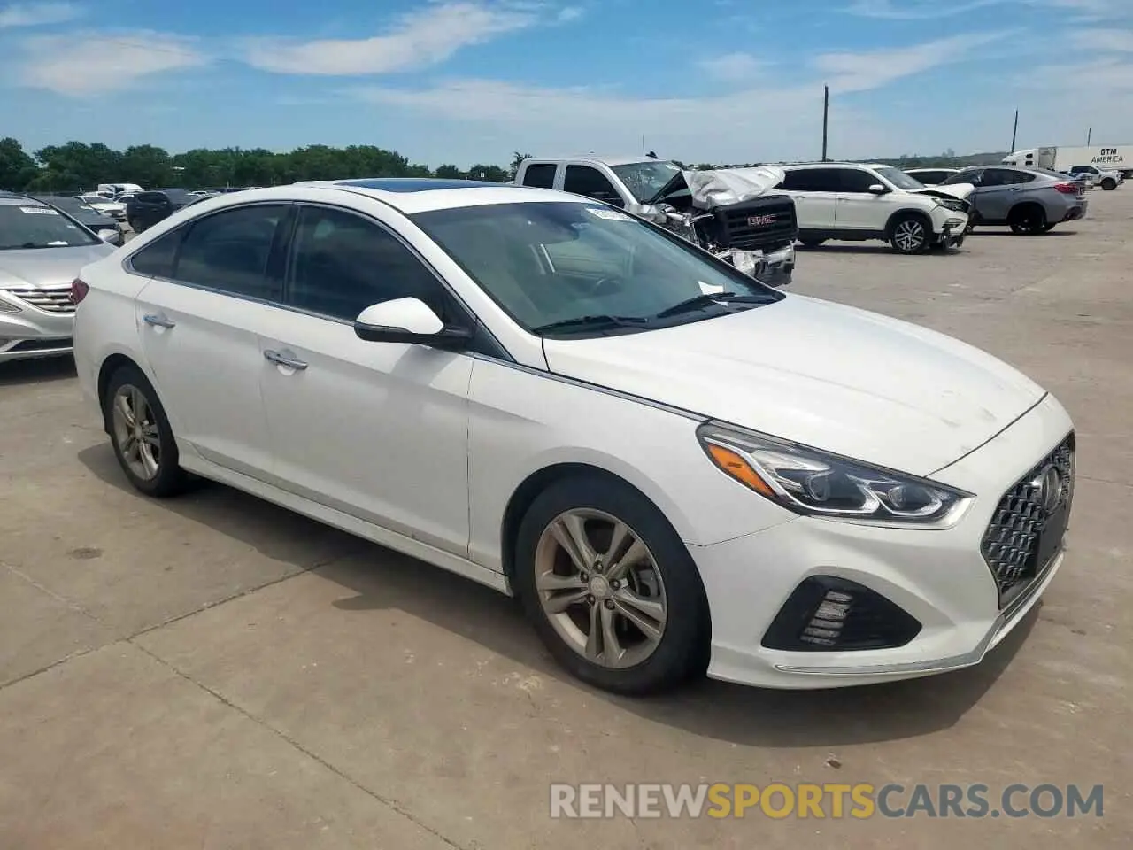 4 Photograph of a damaged car 5NPE34AF1KH740203 HYUNDAI SONATA 2019