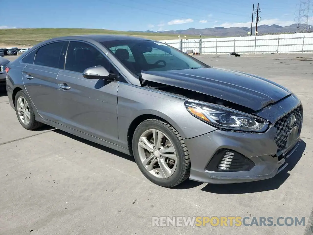 4 Photograph of a damaged car 5NPE34AF1KH753274 HYUNDAI SONATA 2019