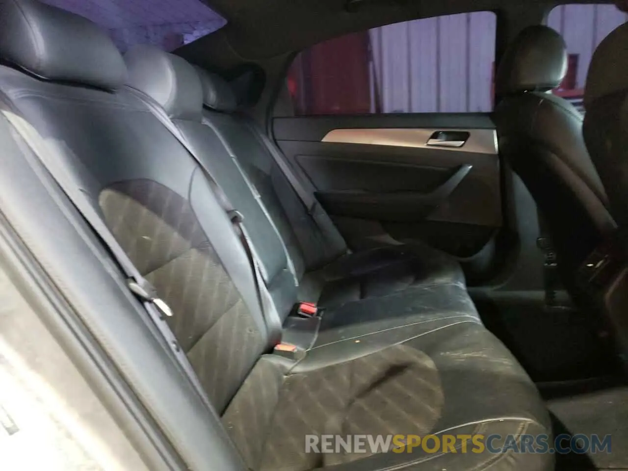 10 Photograph of a damaged car 5NPE34AF1KH759950 HYUNDAI SONATA 2019