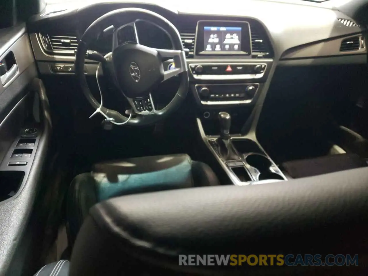 8 Photograph of a damaged car 5NPE34AF1KH759950 HYUNDAI SONATA 2019