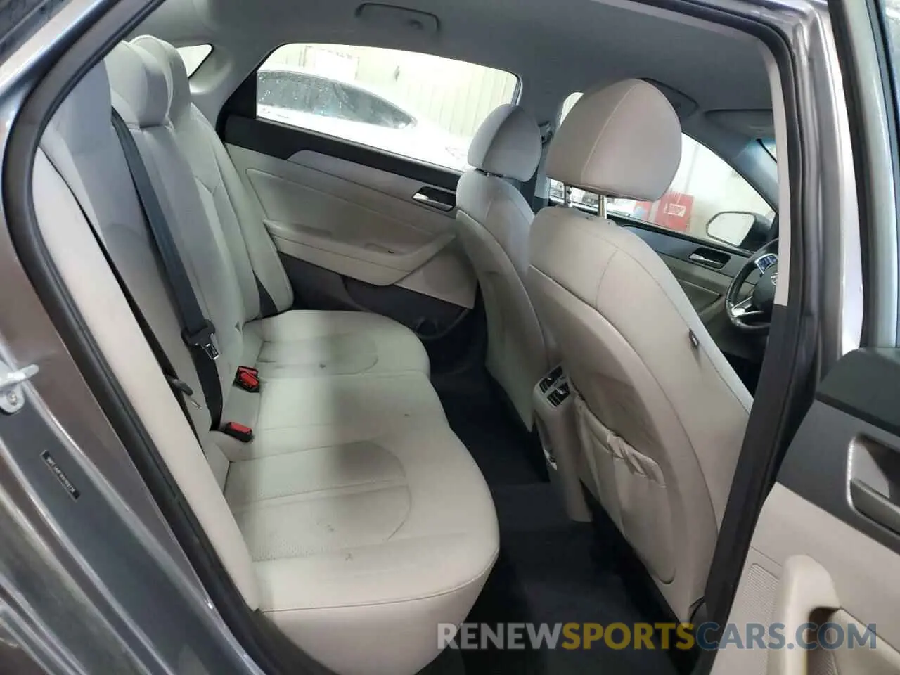 10 Photograph of a damaged car 5NPE34AF1KH769734 HYUNDAI SONATA 2019