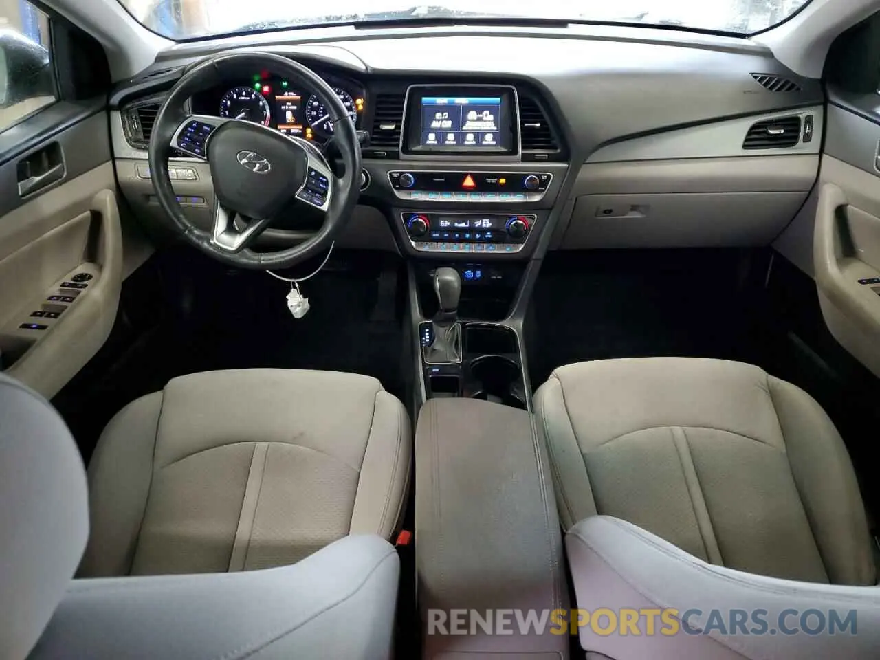 8 Photograph of a damaged car 5NPE34AF1KH769734 HYUNDAI SONATA 2019