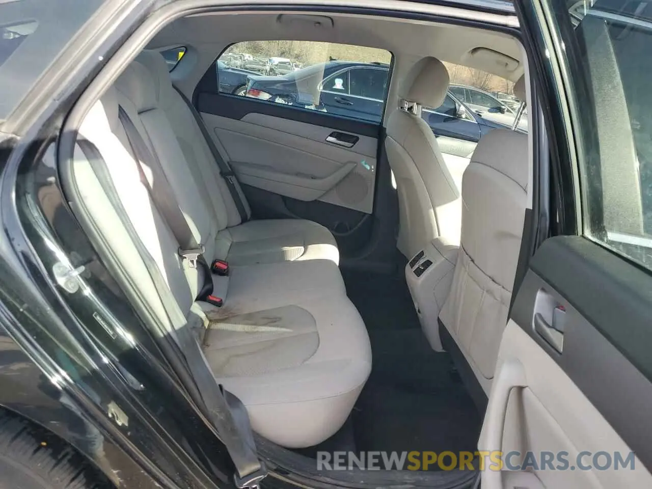 10 Photograph of a damaged car 5NPE34AF1KH774402 HYUNDAI SONATA 2019