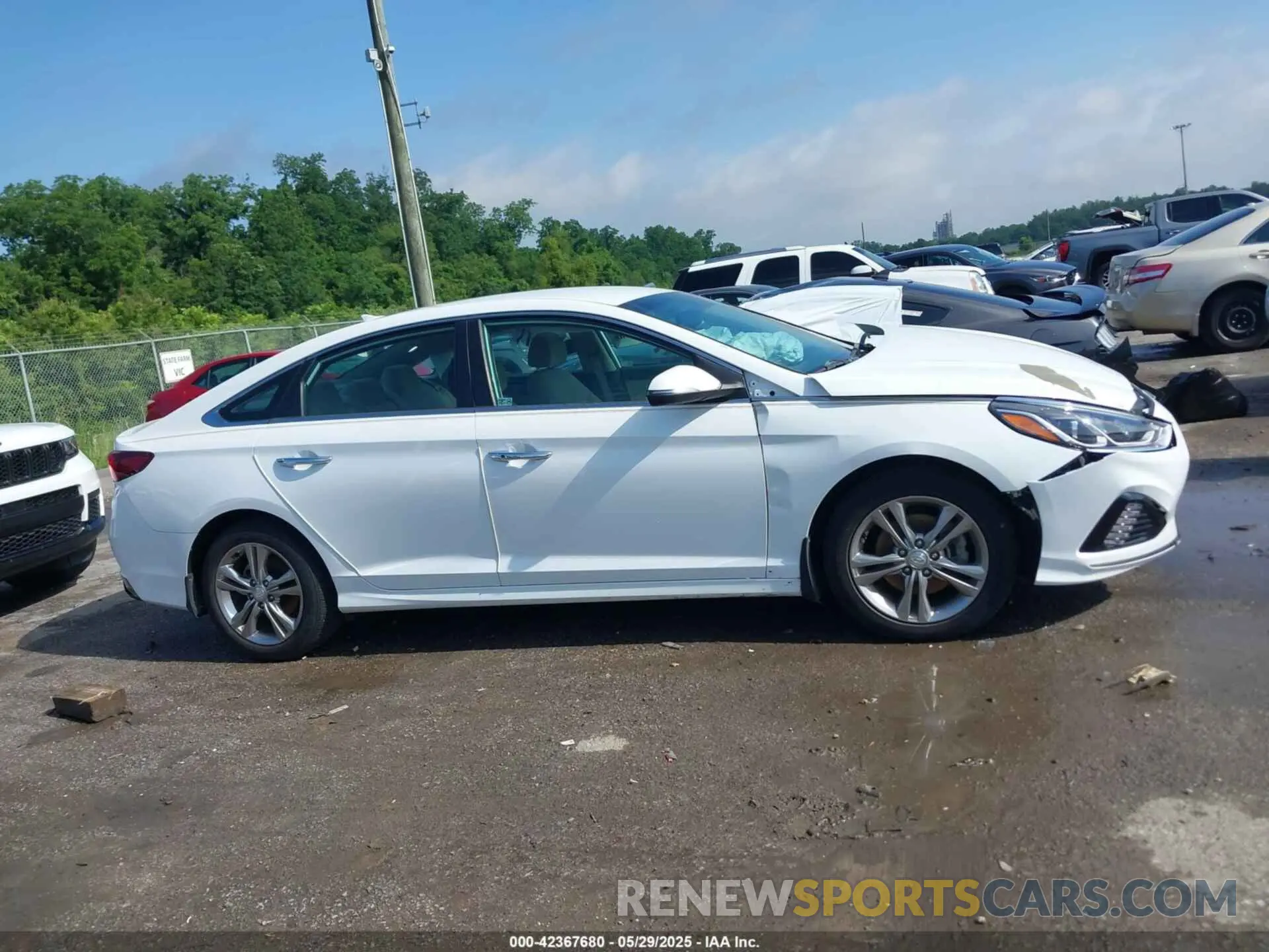 13 Photograph of a damaged car 5NPE34AF1KH785237 HYUNDAI SONATA 2019