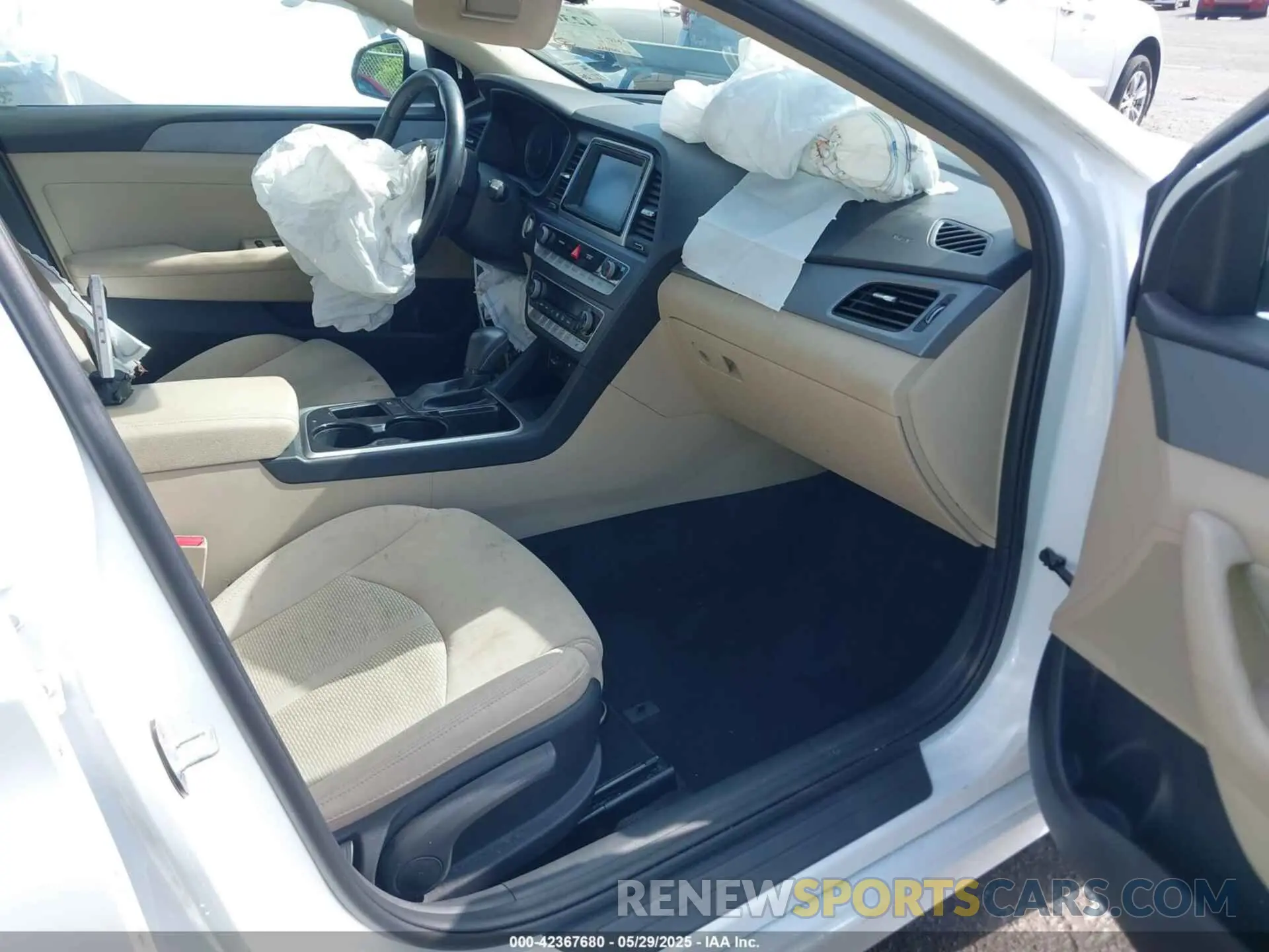 5 Photograph of a damaged car 5NPE34AF1KH785237 HYUNDAI SONATA 2019