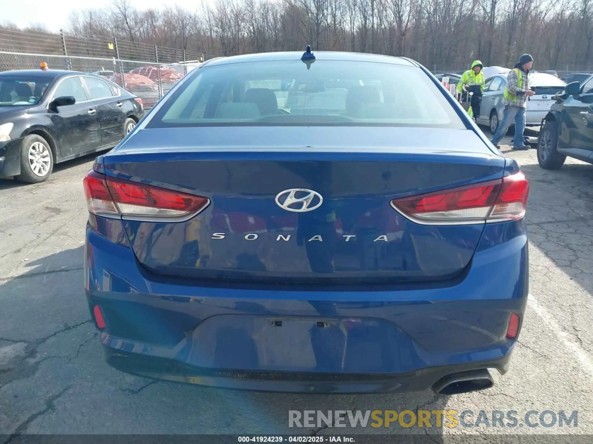 17 Photograph of a damaged car 5NPE34AF1KH793452 HYUNDAI SONATA 2019