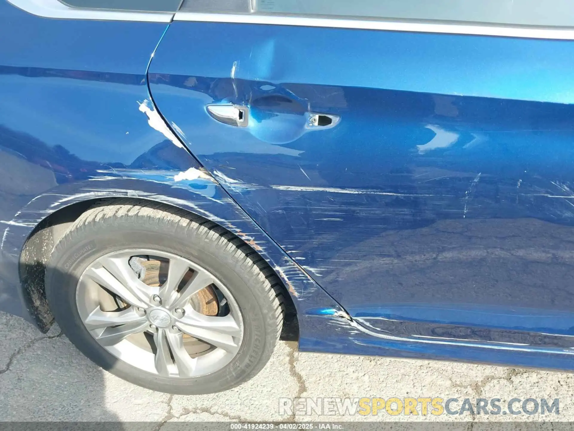 18 Photograph of a damaged car 5NPE34AF1KH793452 HYUNDAI SONATA 2019