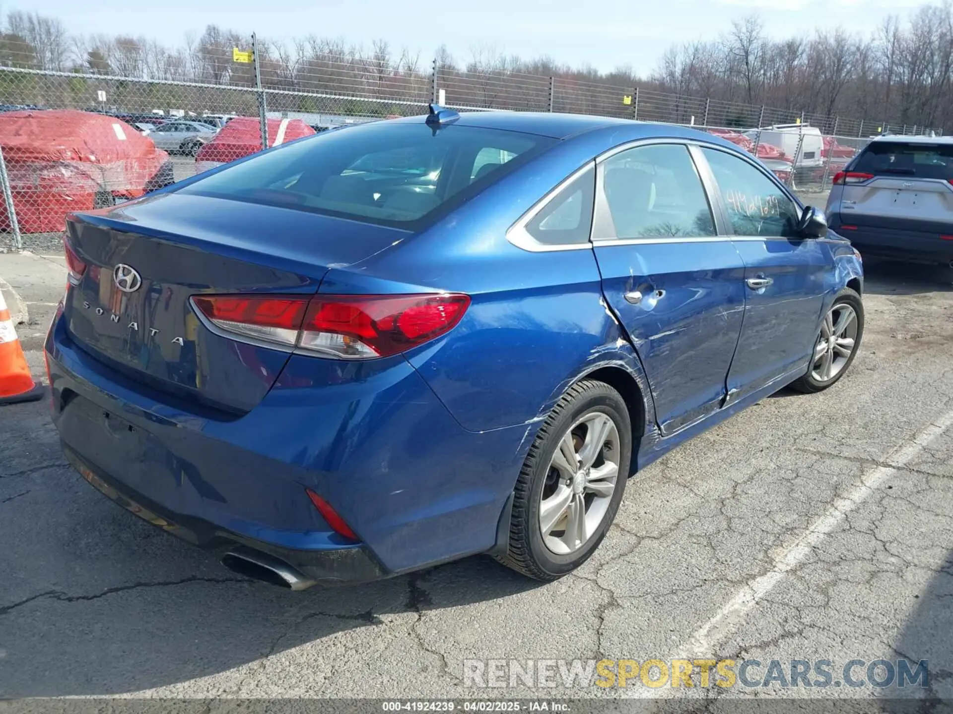 4 Photograph of a damaged car 5NPE34AF1KH793452 HYUNDAI SONATA 2019
