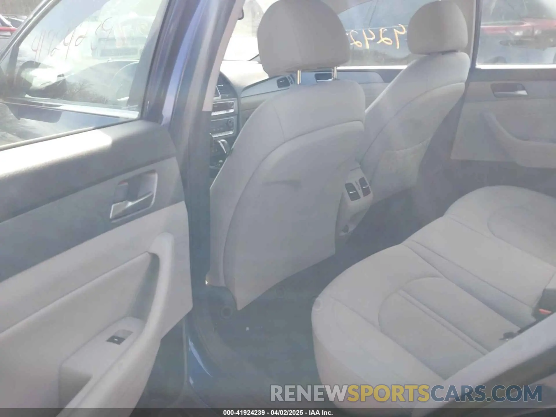 8 Photograph of a damaged car 5NPE34AF1KH793452 HYUNDAI SONATA 2019