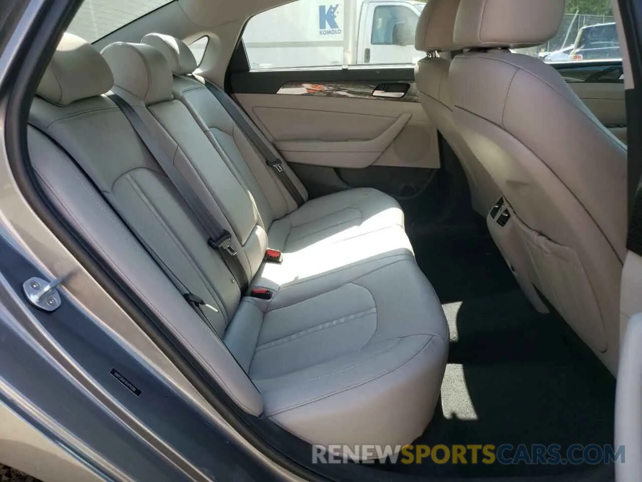 10 Photograph of a damaged car 5NPE34AF1KH793788 HYUNDAI SONATA 2019