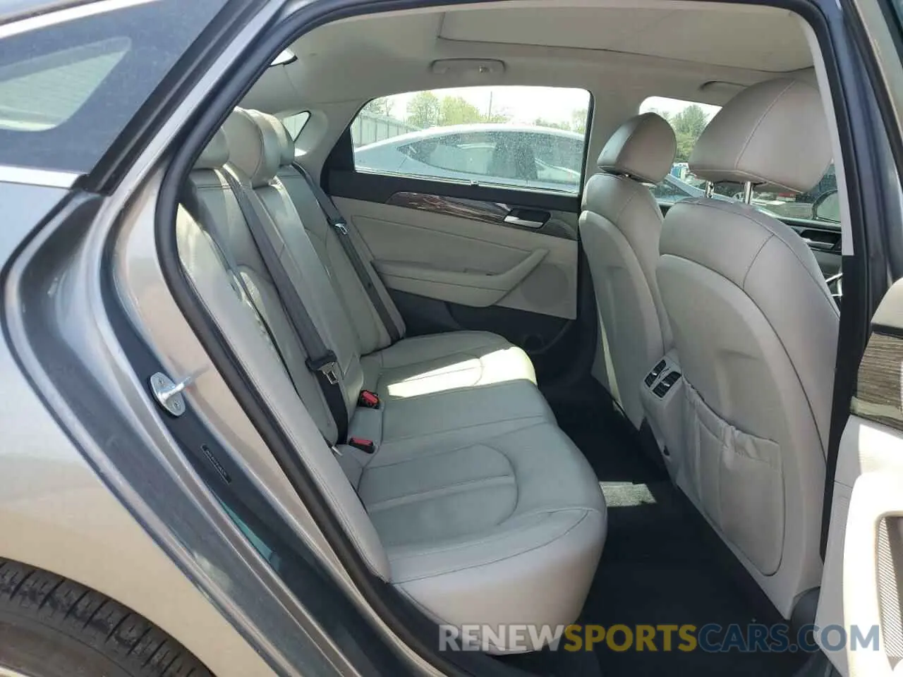 10 Photograph of a damaged car 5NPE34AF1KH803297 HYUNDAI SONATA 2019