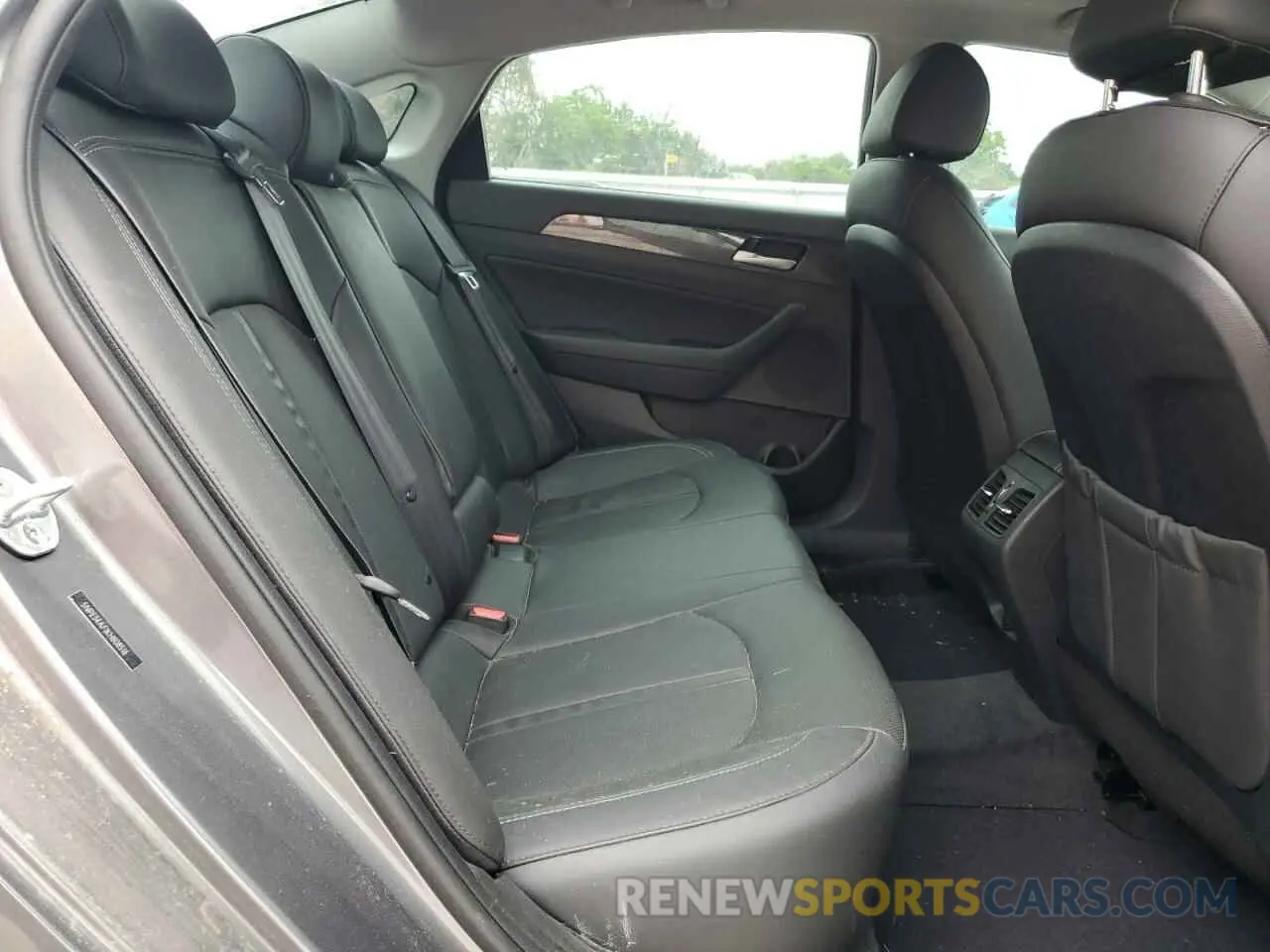 10 Photograph of a damaged car 5NPE34AF1KH808516 HYUNDAI SONATA 2019
