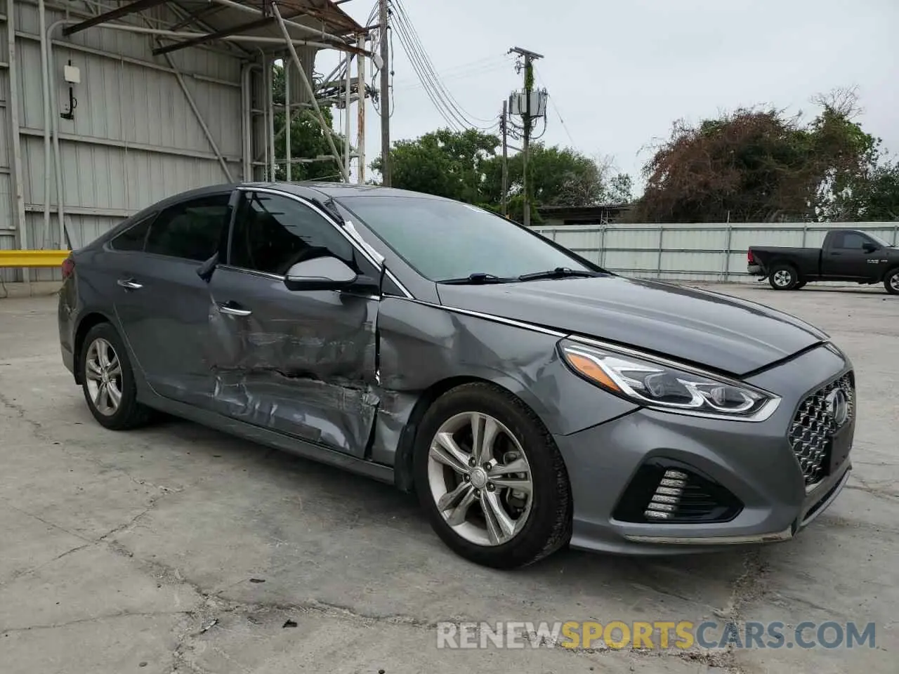 4 Photograph of a damaged car 5NPE34AF1KH808516 HYUNDAI SONATA 2019